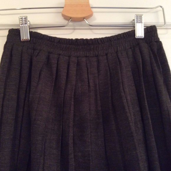 Pleated skirt - Picture 2 of 3